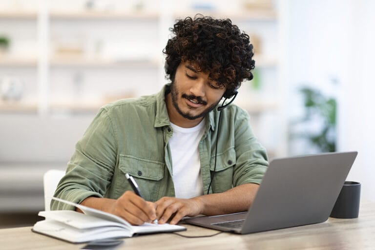 Modelo de trabalho híbrido como garantir eficiência nos treinamentos